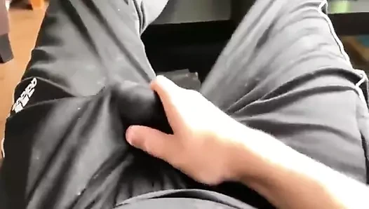 Benim cum lekeli trackies içinde ürpertici ve başka bir yük ekleyerek