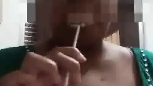 Çok ateşli tombul zenci kadın vücuduyla oynuyor