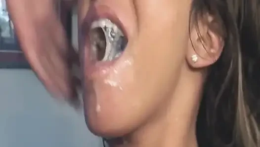 File çoraplı olgun orta yaşlı seksi kadın büyük yarağı derine alıyor