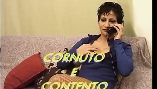 Amcık sikişi çift dildoyla oynuyor