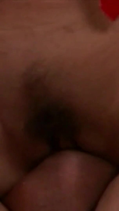 Çekici sarışın orta yaşlı seksi kadın çekici yüzü ve nemli amcığıyla samimi hareketler yapıyor. | Klip 2