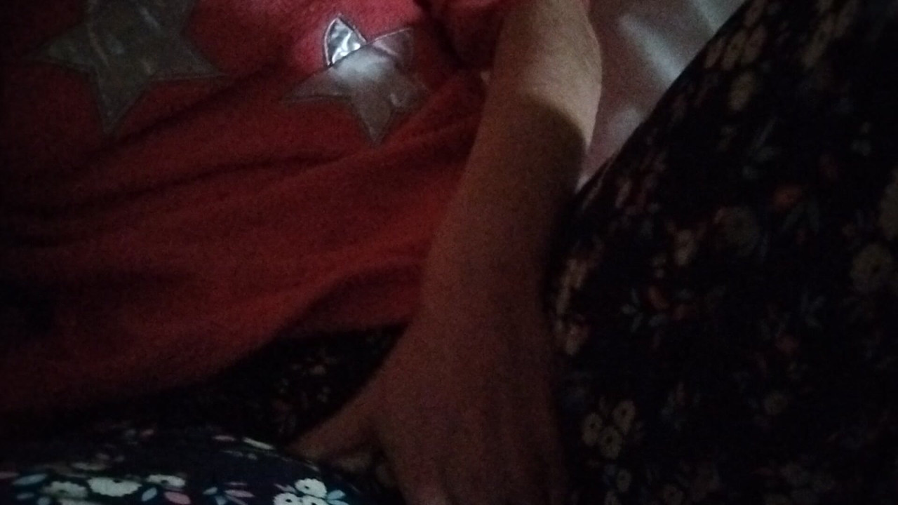 Kendime dokunarak anlam ifade etmeden ıslıyorum...