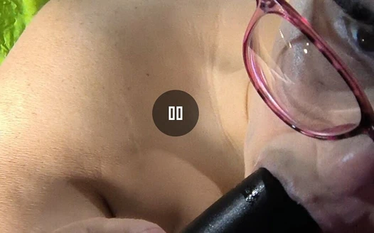 Vakum manyağı o büyük siyah hortumla sikişiyor