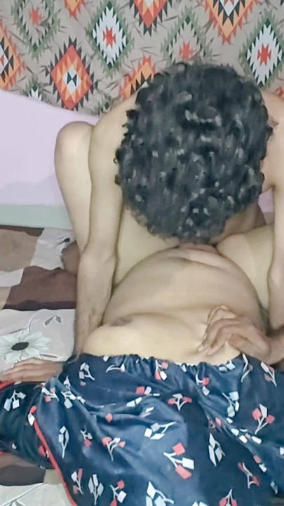 Gerçek arkadaş grubu eğlence için sikişiyor bölüm 1