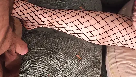 Tombul sarışın orta yaşlı seksi kadın ayakla mastürbasyon yapıyor