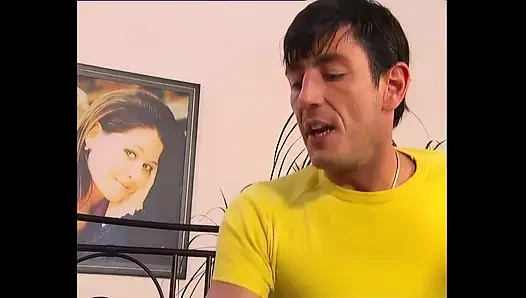 Komşu, komşusu için her iki deliği de düzgün bir şekilde kapatır