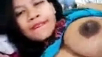 Makcik tunjuk tetek besar