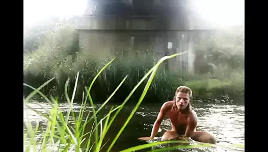 Aynı nehirde çıplak banyo yapıyor - 10 yıl