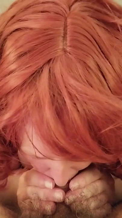 Эмоциональный момент из "Минет зрелой рыжей"