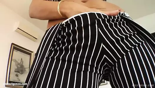 Vinnie milf sürtük sikikleri at milf şey