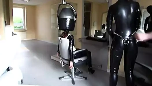 Bdsm Hardcore lateks köle kızlar oyun içinde berber dükkanı
