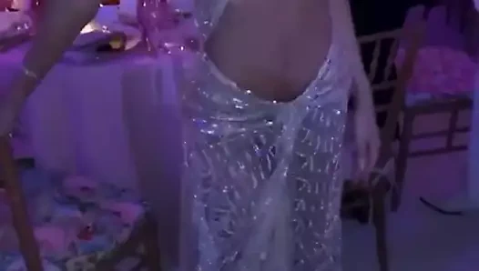 Emily Ratajkowski (IGVideo) 2019 MET Gala BTS