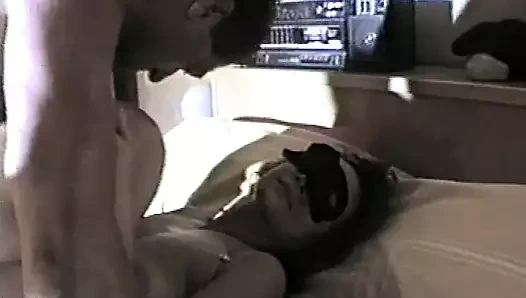 İtalyan bayan evde pornografik bir seçme yapar