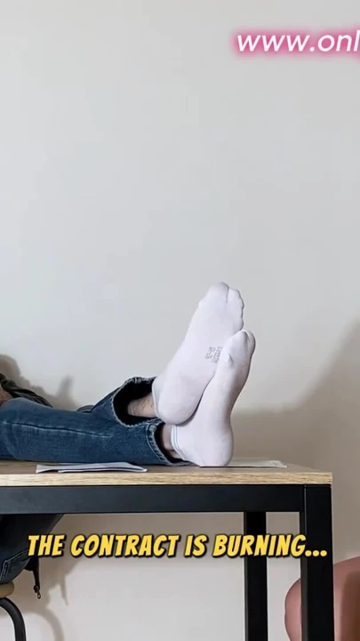 Sulu evli kadın borcunu ödemek için geldi ve sikildi | Klip 1