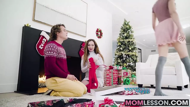 Elena Koshka соглашается на тройничок со своей мачехой Yasmin