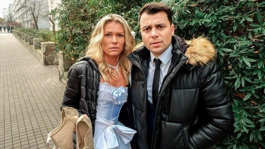 Borç4k. sürtük karısı kocasını nakit önünde aldatıyor