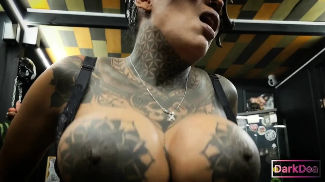 Latin sapık kraliçe "Dark Dea" içinde - yarak tutkusu -