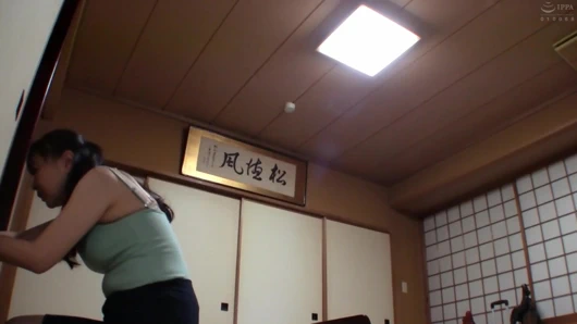 Kayınvalidem önümde kıyafetlerini değiştiriyor. Bölüm 1