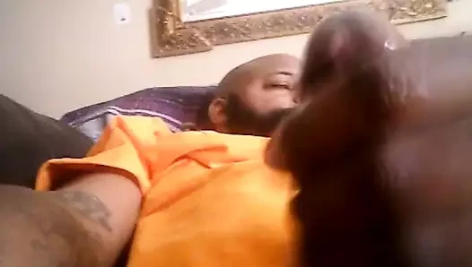 Kahretsin, sadece bu kanepede oturacağım ve boşalacağım!