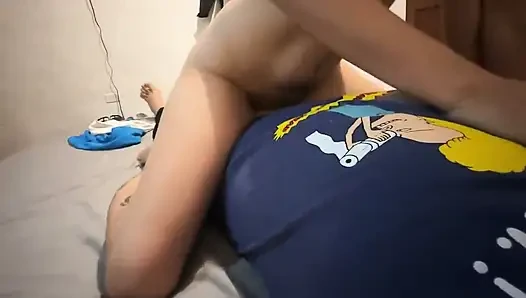 Üvey annem dağınıklığıma kızıyor ama ona güzel yarağımı verince mutlu oluyor