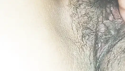 Pinay kız arkadaş ben amını oynarken porno izliyor