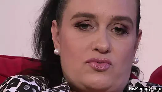 O yakalandı olgun ve genç lezbiyen oynuyor