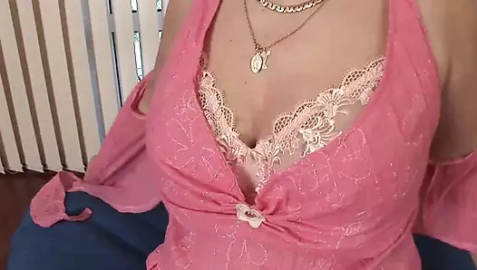 Tombul olgun bayan yarağını seviyor