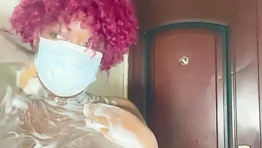 Banyo yaparken işemek çok eğlenceliydi