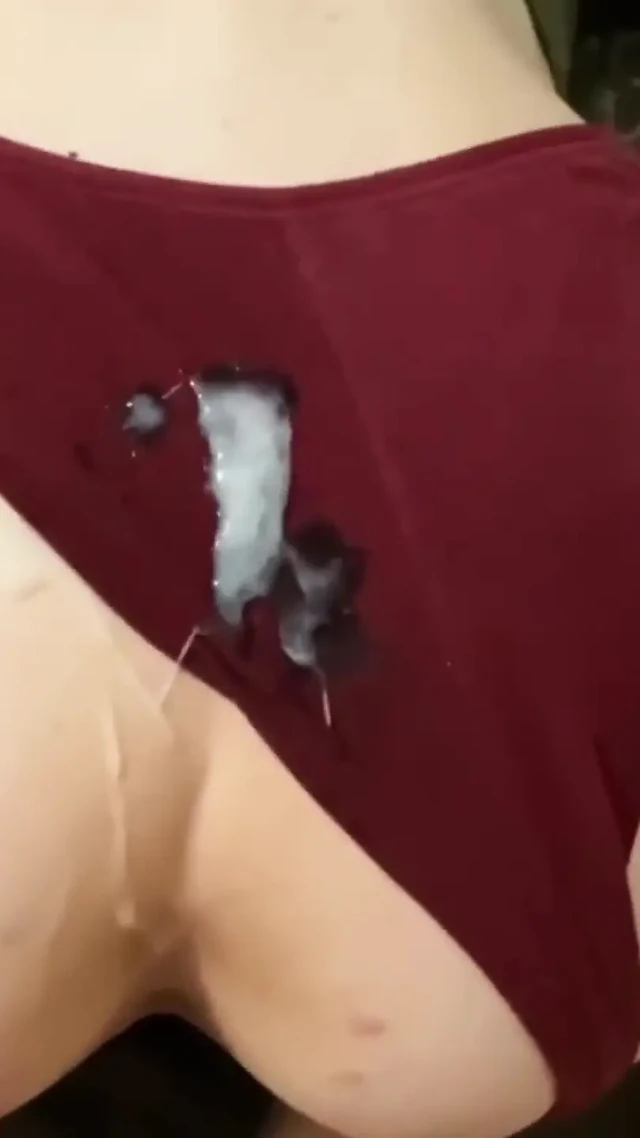 En iyi arkadaş yurtta 18 yaşındaki birinci sınıf öğrencisini domaltarak sikiyor