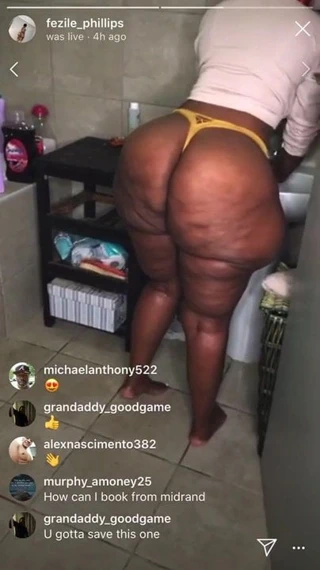 Büyük memeler ve büyük booty11