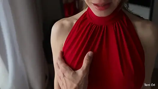 Azgın evli kadın büyük bir yarak emmek istediği ve amına boşalmak istediği için konsere geç kaldı - adam iki kez geldi