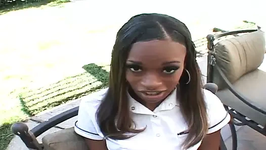 Divine'ın güzel bir döllenmiş deliği var