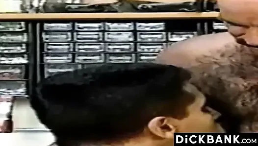 Marcos zonklayan tabanca vahşi bir karşılaşmada Tony Mermileri'nin göt deliğine hükmediyor