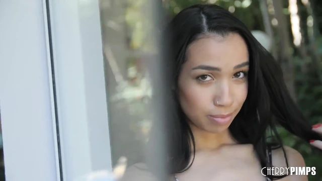 Очаровательно сладкая Jackie Rogen обожает романтического мужчину и его большой камшот на лицо