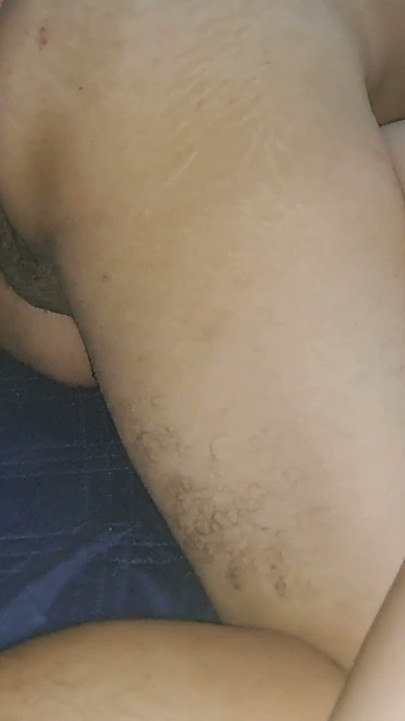 xxx Desi - Komşu yatağıma giriyor ve amını okşuyorum | Bölüm 1