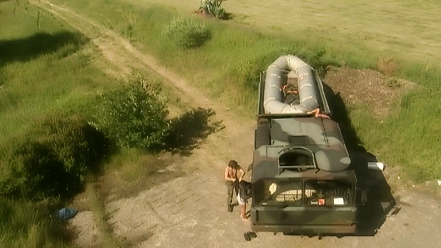 Azgın gençlerin götü yaraklara biniyor ıslak ve derin film