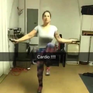 Tetas de mi mama brincando