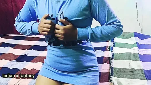 Horny 18+ housewife Desi bhabhi making her Desi sex video with her college boyfriend secretly in her house