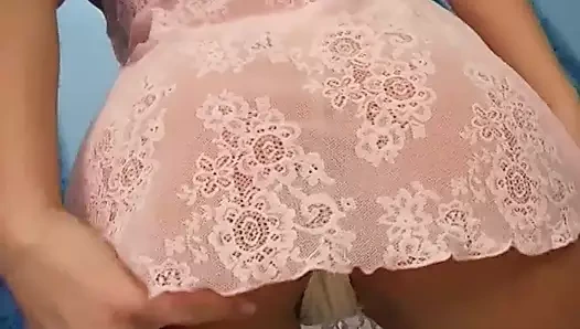 Sigara içme sıcak sürtük ile şımarık memeler sikikleri ona am ile bir oyuncak sonra emmek