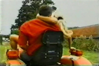 blonde a l exterieur