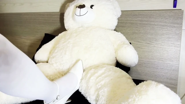 Topuklu Ayakkabılarla Ezme Teddy EP. 1