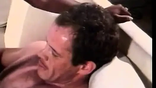 Çikolata tenli bebek sert adamın yarağı için bacaklarını geniş açıyor
