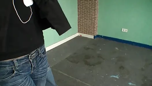 18 yaşındaki ufacık kaltak sikiliyor ve azgın sikiliyor