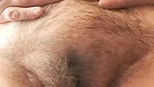 Sapık evli kadın kıllı amcığını komşusüne gösteriyor