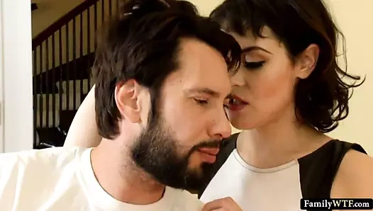 Annem yardıma geldi