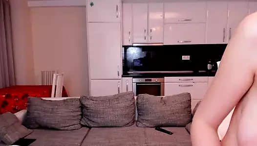 Mor saçlı deea dalga geçiyor ile ona şımarık göğüsleri