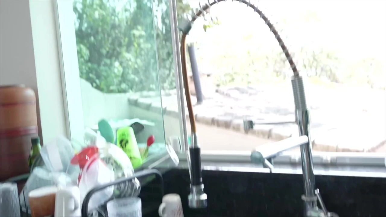 It Was the Redhead in the Kitchen at Home, She Has Milk in Her Mouth – Malu Paz – Loupan