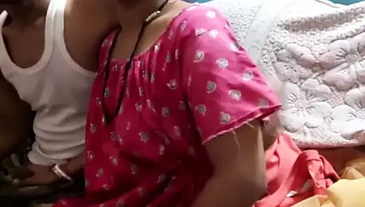 Hint desi yenge kahrolası ile devar at evde