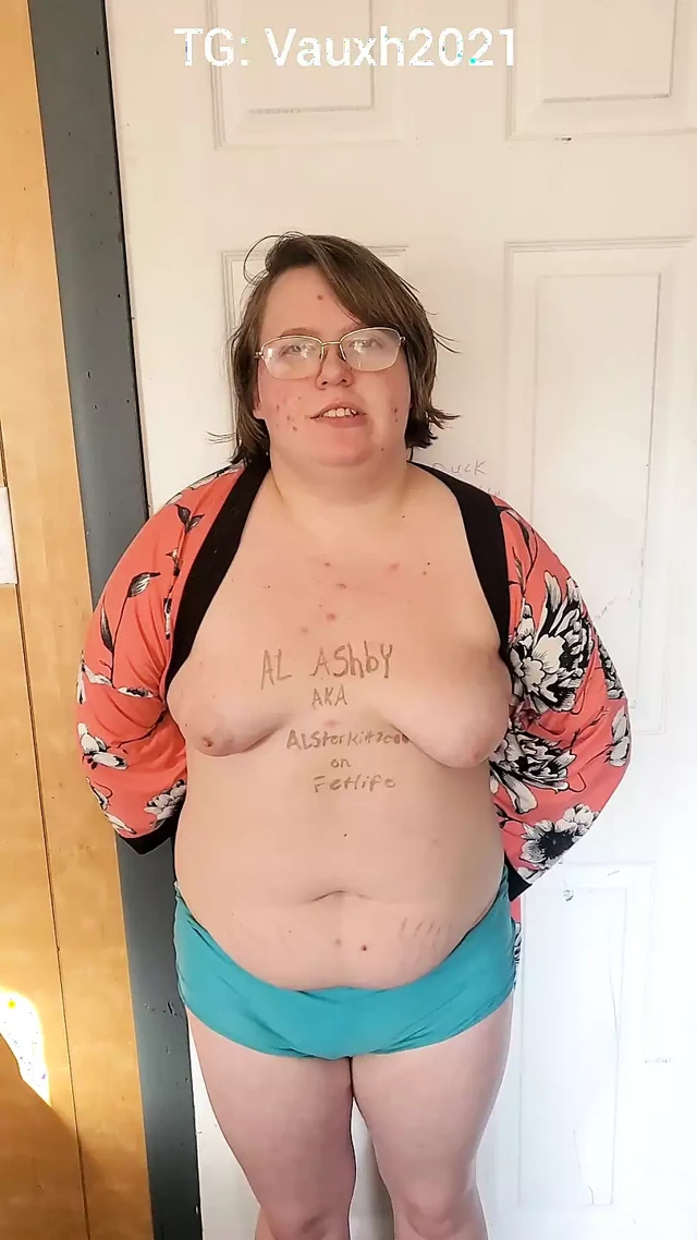 18 yaşındaki kız kendini tamamen teşhir ediyor ve web sürtüğü oluyor