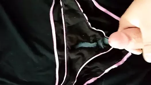 Cum üzerinde ona külot